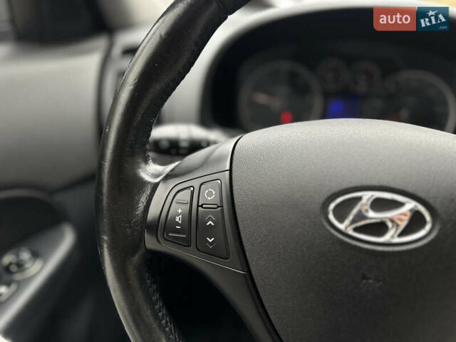 Хендай i30 2011 в Киеве на Automoto.ua Синий Хендай i30, объемом двигателя 1.58 л и пробегом 160 тыс. км за 8700 $, фото 31 на Automoto.ua