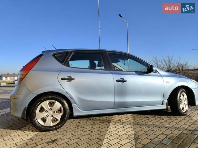 Синий Хендай i30, объемом двигателя 1.58 л и пробегом 286 тыс. км за 5500 $, фото 5 на Automoto.ua