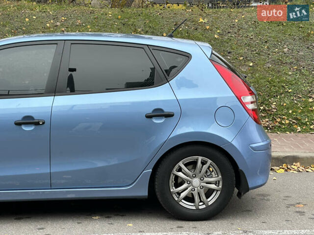 Хендай i30 2011 в Киеве на Automoto.ua Синий Хендай i30, объемом двигателя 1.58 л и пробегом 160 тыс. км за 8700 $, фото 12 на Automoto.ua