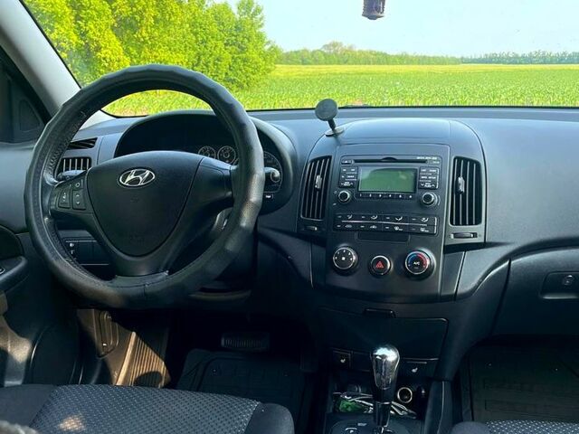 Синий Хендай i30, объемом двигателя 1.6 л и пробегом 157 тыс. км за 7500 $, фото 1 на Automoto.ua