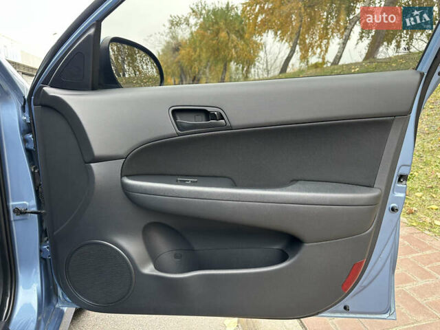 Хендай i30 2011 в Киеве на Automoto.ua Синий Хендай i30, объемом двигателя 1.58 л и пробегом 160 тыс. км за 8700 $, фото 41 на Automoto.ua