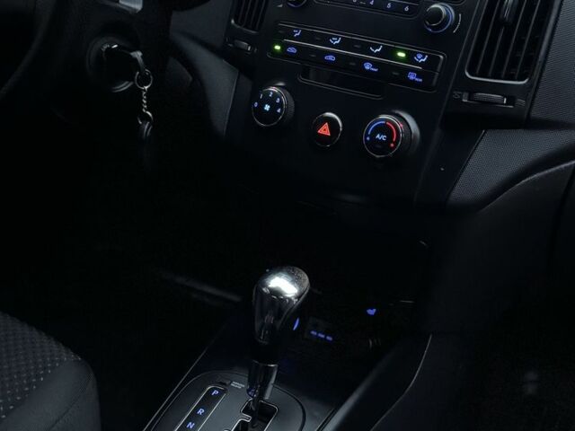 Синий Хендай i30, объемом двигателя 1.6 л и пробегом 185 тыс. км за 6750 $, фото 11 на Automoto.ua