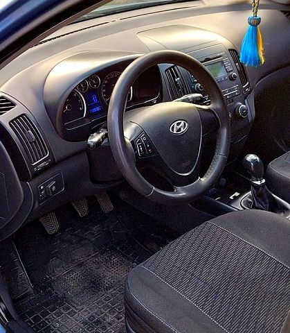 Синій Хендай i30, об'ємом двигуна 1.4 л та пробігом 230 тис. км за 6300 $, фото 3 на Automoto.ua