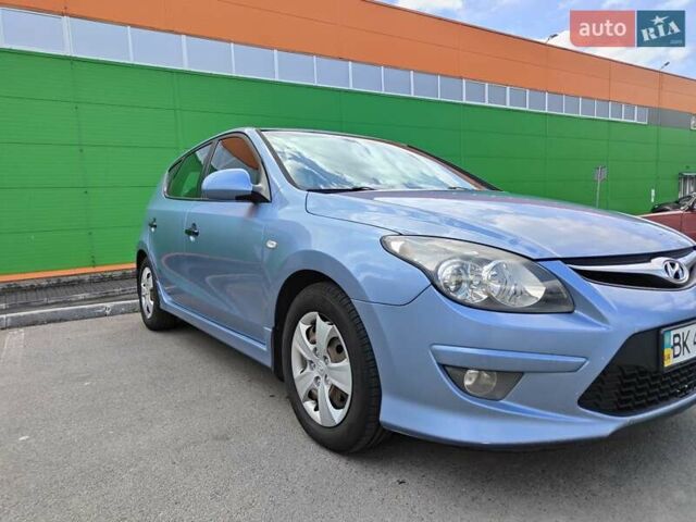 Синий Хендай i30, объемом двигателя 1.58 л и пробегом 272 тыс. км за 5700 $, фото 1 на Automoto.ua