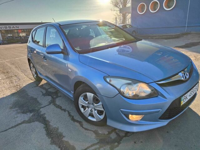 Синий Хендай i30, объемом двигателя 1.6 л и пробегом 286 тыс. км за 5500 $, фото 8 на Automoto.ua