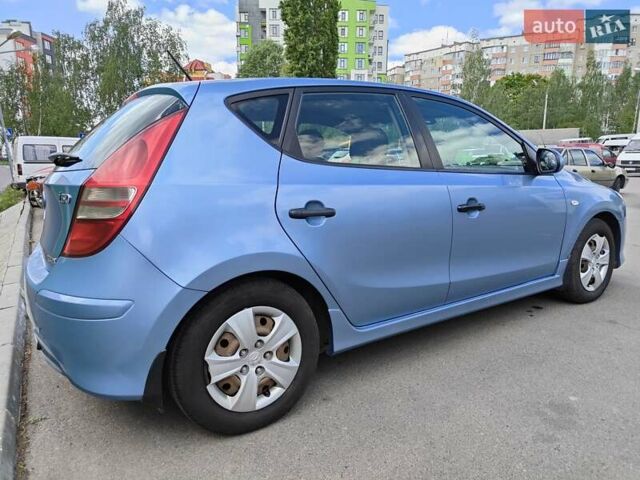 Синий Хендай i30, объемом двигателя 1.58 л и пробегом 272 тыс. км за 5700 $, фото 3 на Automoto.ua