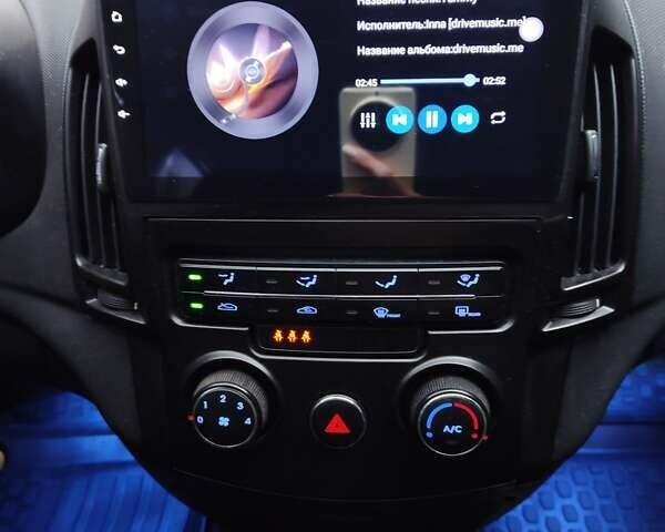 Синий Хендай i30, объемом двигателя 1.4 л и пробегом 145 тыс. км за 6300 $, фото 17 на Automoto.ua