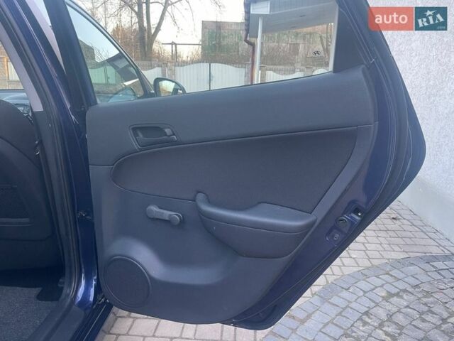 Синий Хендай i30, объемом двигателя 1.4 л и пробегом 225 тыс. км за 7000 $, фото 18 на Automoto.ua