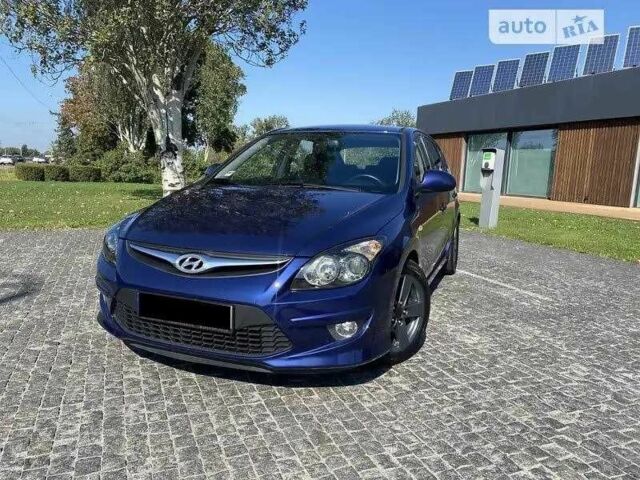 Синий Хендай i30, объемом двигателя 1.6 л и пробегом 248 тыс. км за 7500 $, фото 3 на Automoto.ua