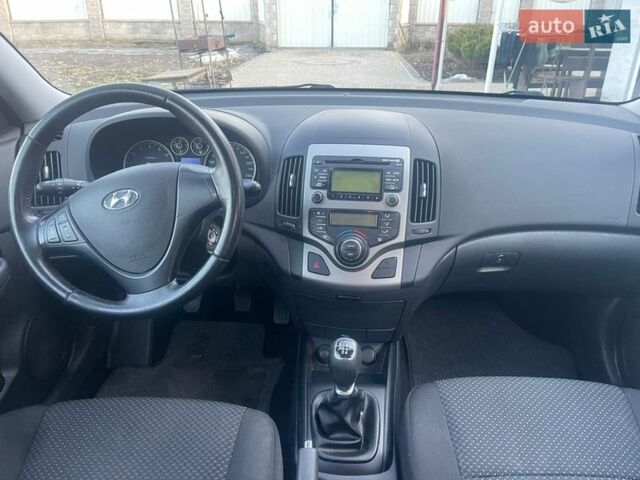 Синий Хендай i30, объемом двигателя 1.4 л и пробегом 225 тыс. км за 7000 $, фото 19 на Automoto.ua