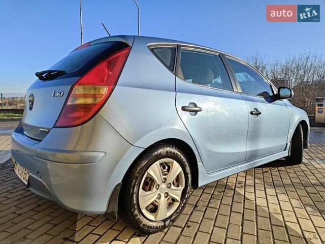 Синий Хендай i30, объемом двигателя 1.58 л и пробегом 286 тыс. км за 5500 $, фото 4 на Automoto.ua