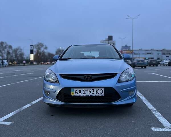 Синий Хендай i30, объемом двигателя 1.59 л и пробегом 174 тыс. км за 8500 $, фото 3 на Automoto.ua