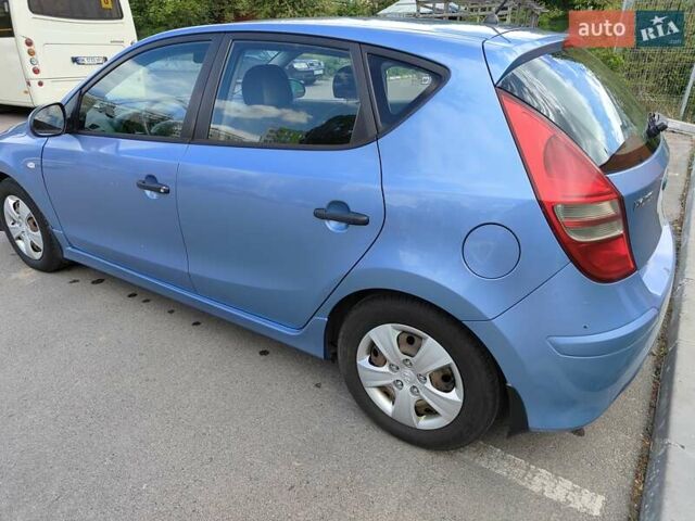 Синий Хендай i30, объемом двигателя 1.58 л и пробегом 272 тыс. км за 5700 $, фото 4 на Automoto.ua