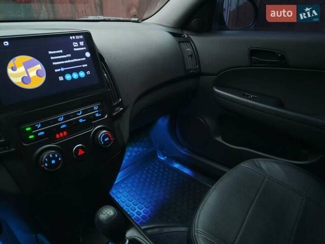 Синий Хендай i30, объемом двигателя 1.4 л и пробегом 145 тыс. км за 6300 $, фото 2 на Automoto.ua