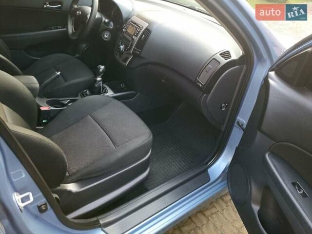 Синій Хендай i30, об'ємом двигуна 1.59 л та пробігом 198 тис. км за 6400 $, фото 9 на Automoto.ua