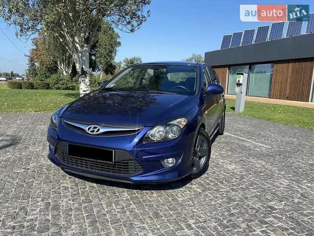 Синій Хендай i30, об'ємом двигуна 1.59 л та пробігом 245 тис. км за 7800 $, фото 1 на Automoto.ua