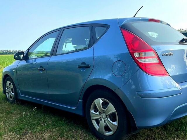 Синий Хендай i30, объемом двигателя 1.6 л и пробегом 157 тыс. км за 7500 $, фото 6 на Automoto.ua