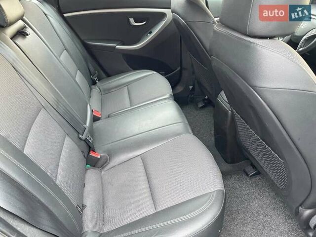 Синій Хендай i30, об'ємом двигуна 1.58 л та пробігом 160 тис. км за 11500 $, фото 5 на Automoto.ua