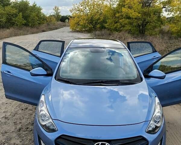 Синий Хендай i30, объемом двигателя 1.4 л и пробегом 158 тыс. км за 8500 $, фото 7 на Automoto.ua
