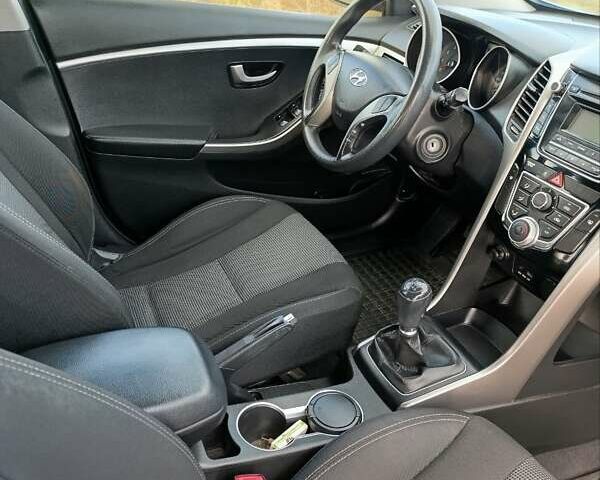 Синий Хендай i30, объемом двигателя 1.4 л и пробегом 158 тыс. км за 8500 $, фото 8 на Automoto.ua