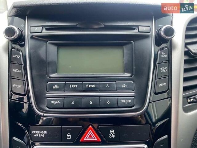 Хендай i30 2012 в Одессе на Automoto.ua Синий Хендай i30, объемом двигателя 1.59 л и пробегом 170 тыс. км за 9999 $, фото 23 на Automoto.ua