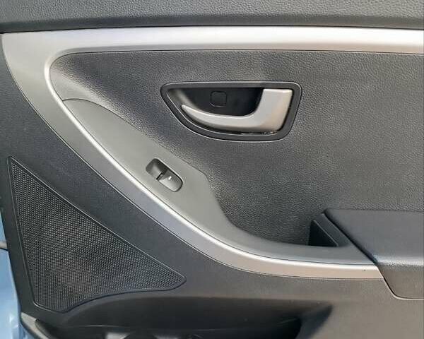 Синий Хендай i30, объемом двигателя 1.4 л и пробегом 158 тыс. км за 8500 $, фото 12 на Automoto.ua