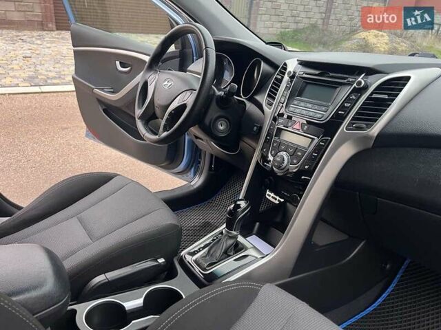 Синий Хендай i30, объемом двигателя 1.6 л и пробегом 170 тыс. км за 9700 $, фото 21 на Automoto.ua