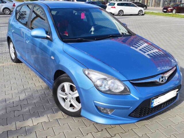 Синий Хендай i30, объемом двигателя 1.6 л и пробегом 257 тыс. км за 7200 $, фото 3 на Automoto.ua