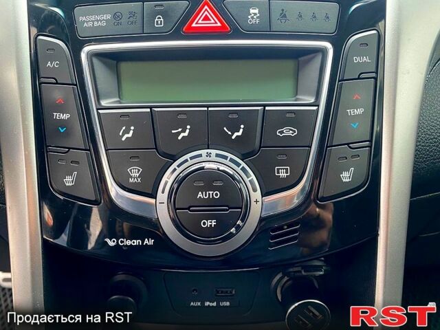 Хендай i30 2012 в Одессе на Automoto.ua Синий Хендай i30, объемом двигателя 1.6 л и пробегом 170 тыс. км за 10200 $, фото 8 на Automoto.ua