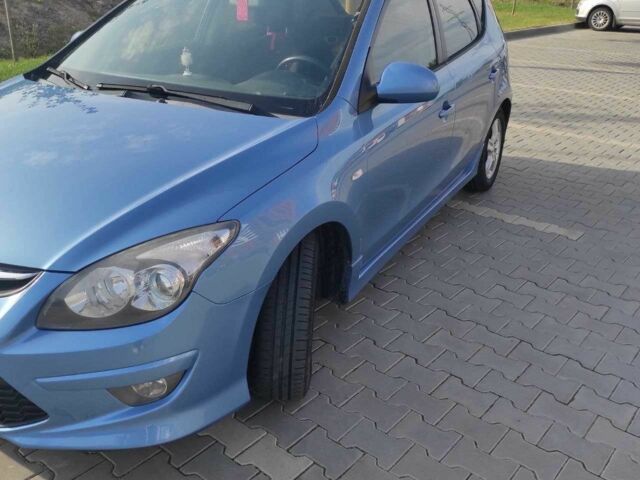 Синий Хендай i30, объемом двигателя 1.6 л и пробегом 257 тыс. км за 7200 $, фото 6 на Automoto.ua
