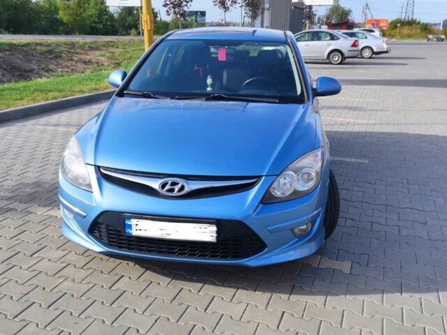 Синий Хендай i30, объемом двигателя 1.6 л и пробегом 257 тыс. км за 7200 $, фото 1 на Automoto.ua