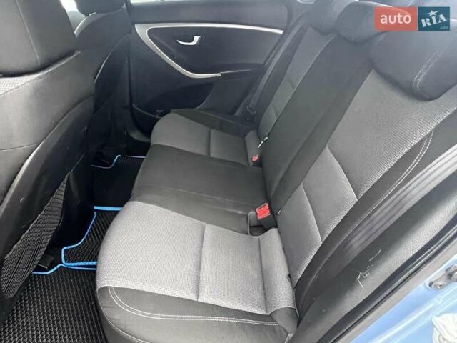 Синий Хендай i30, объемом двигателя 1.6 л и пробегом 170 тыс. км за 9800 $, фото 13 на Automoto.ua