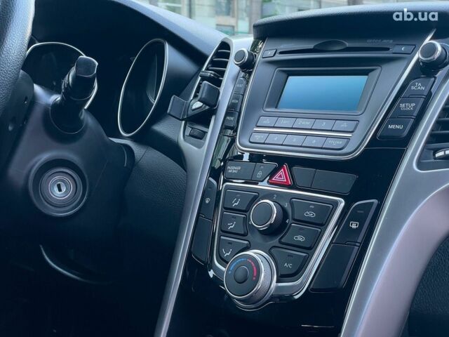 Синий Хендай i30, объемом двигателя 1.4 л и пробегом 178 тыс. км за 7690 $, фото 24 на Automoto.ua