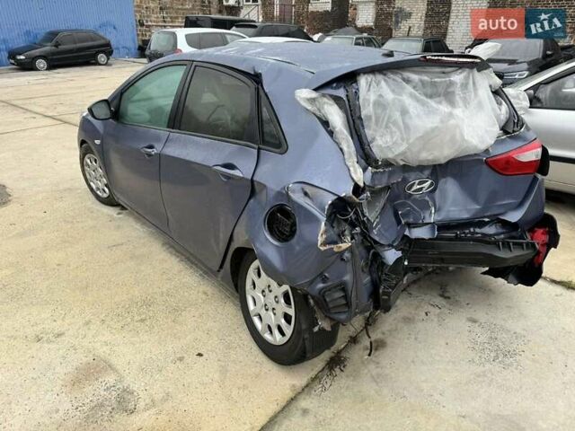 Синий Хендай i30, объемом двигателя 1.4 л и пробегом 91 тыс. км за 3499 $, фото 4 на Automoto.ua