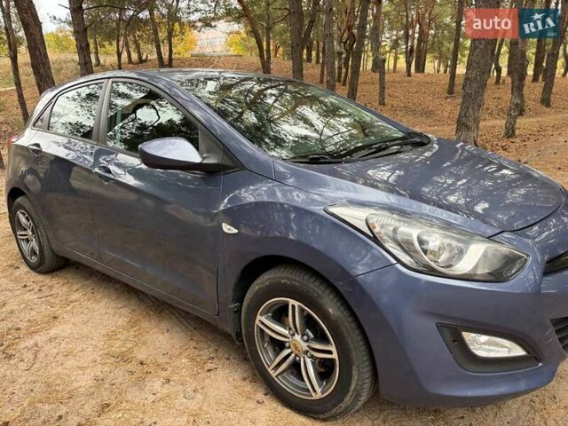Хендай i30 2013 в Павлограде на Automoto.ua Синий Хендай i30, объемом двигателя 1.4 л и пробегом 149 тыс. км за 7400 $, фото 3 на Automoto.ua