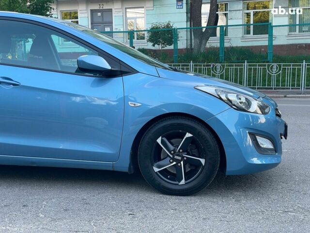 Синий Хендай i30, объемом двигателя 1.4 л и пробегом 178 тыс. км за 7690 $, фото 3 на Automoto.ua