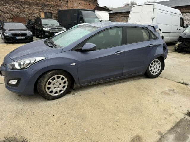 Синий Хендай i30, объемом двигателя 1.4 л и пробегом 90 тыс. км за 3500 $, фото 2 на Automoto.ua