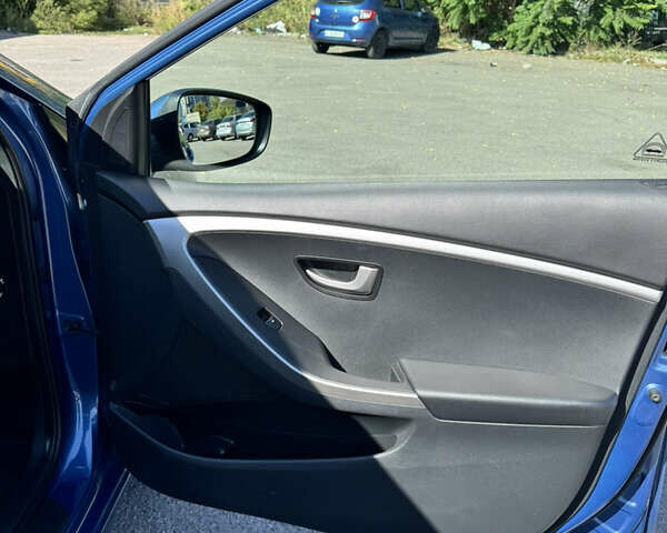 Синій Хендай i30, об'ємом двигуна 1.59 л та пробігом 154 тис. км за 12500 $, фото 13 на Automoto.ua