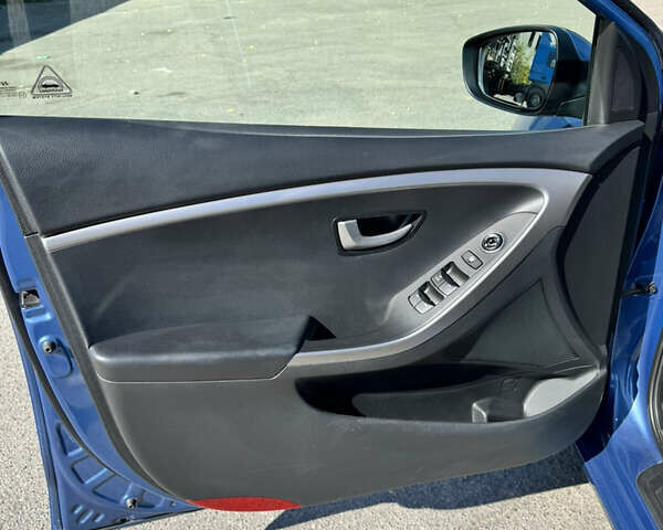 Синій Хендай i30, об'ємом двигуна 1.59 л та пробігом 154 тис. км за 12500 $, фото 9 на Automoto.ua