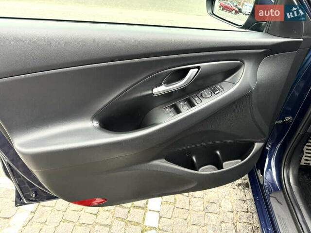 Синий Хендай i30, объемом двигателя 1.35 л и пробегом 21 тыс. км за 16500 $, фото 18 на Automoto.ua