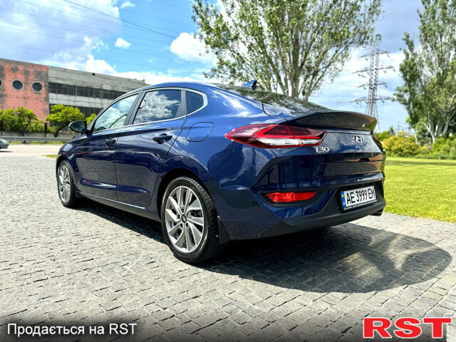 Синий Хендай i30, объемом двигателя 1.4 л и пробегом 22 тыс. км за 16999 $, фото 3 на Automoto.ua