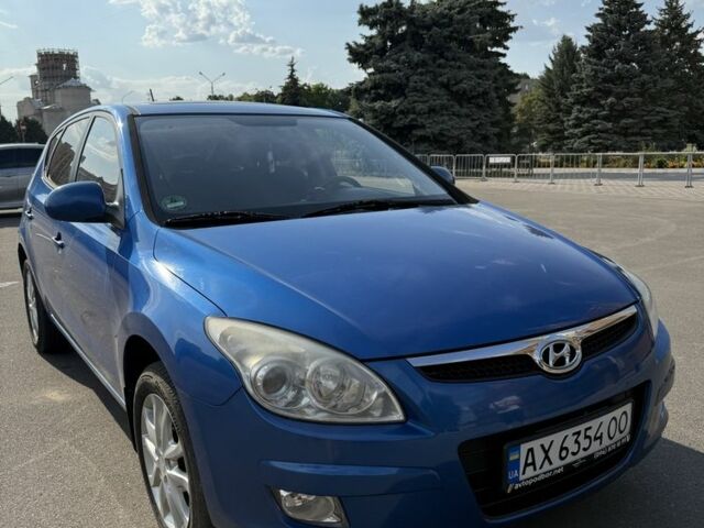 Синий Хендай i30, объемом двигателя 1.6 л и пробегом 180 тыс. км за 6721 $, фото 2 на Automoto.ua