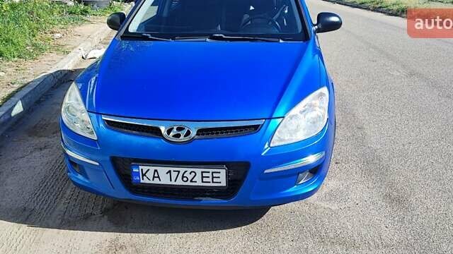 Синий Хендай i30, объемом двигателя 1.58 л и пробегом 251 тыс. км за 5400 $, фото 1 на Automoto.ua