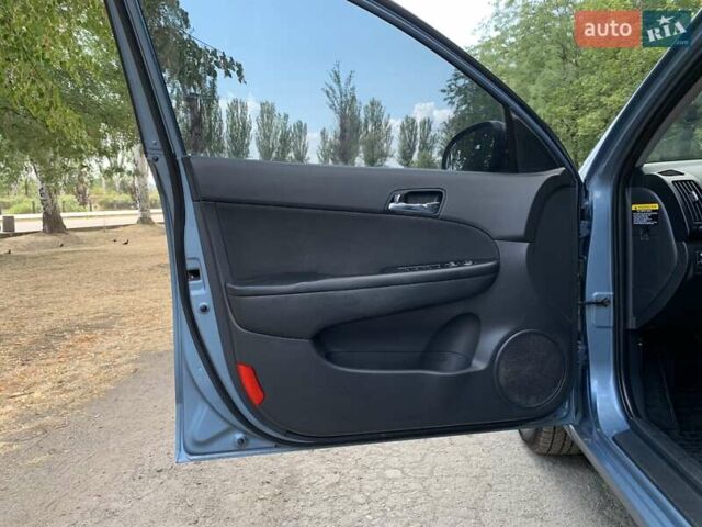 Синий Хендай i30, объемом двигателя 1.59 л и пробегом 230 тыс. км за 5800 $, фото 17 на Automoto.ua
