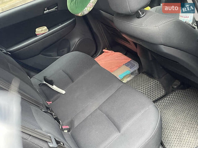 Синий Хендай i30, объемом двигателя 1.58 л и пробегом 283 тыс. км за 5300 $, фото 6 на Automoto.ua