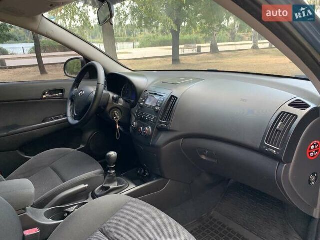 Синий Хендай i30, объемом двигателя 1.59 л и пробегом 230 тыс. км за 5800 $, фото 29 на Automoto.ua