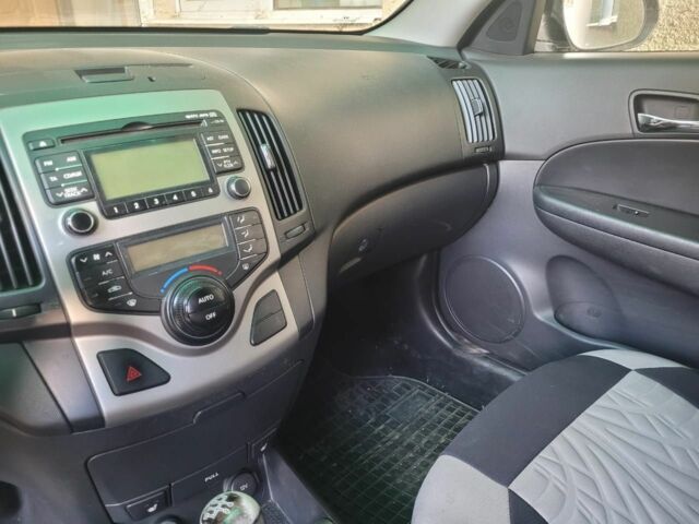Синій Хендай i30, об'ємом двигуна 2 л та пробігом 265 тис. км за 6500 $, фото 3 на Automoto.ua