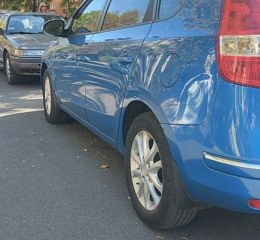 Синій Хендай i30, об'ємом двигуна 1.6 л та пробігом 285 тис. км за 7900 $, фото 3 на Automoto.ua