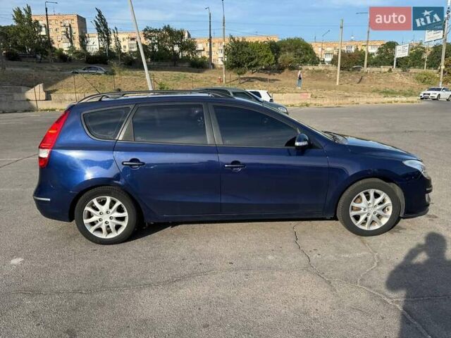 Синий Хендай i30, объемом двигателя 1.59 л и пробегом 253 тыс. км за 6100 $, фото 2 на Automoto.ua