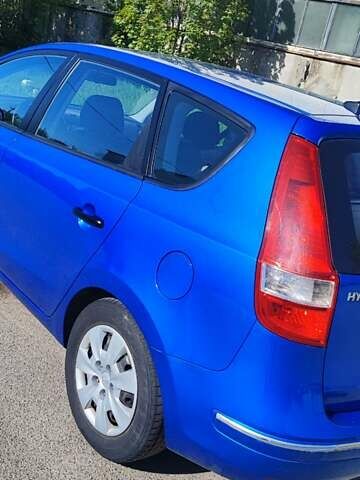 Синий Хендай i30, объемом двигателя 1.58 л и пробегом 251 тыс. км за 5400 $, фото 6 на Automoto.ua
